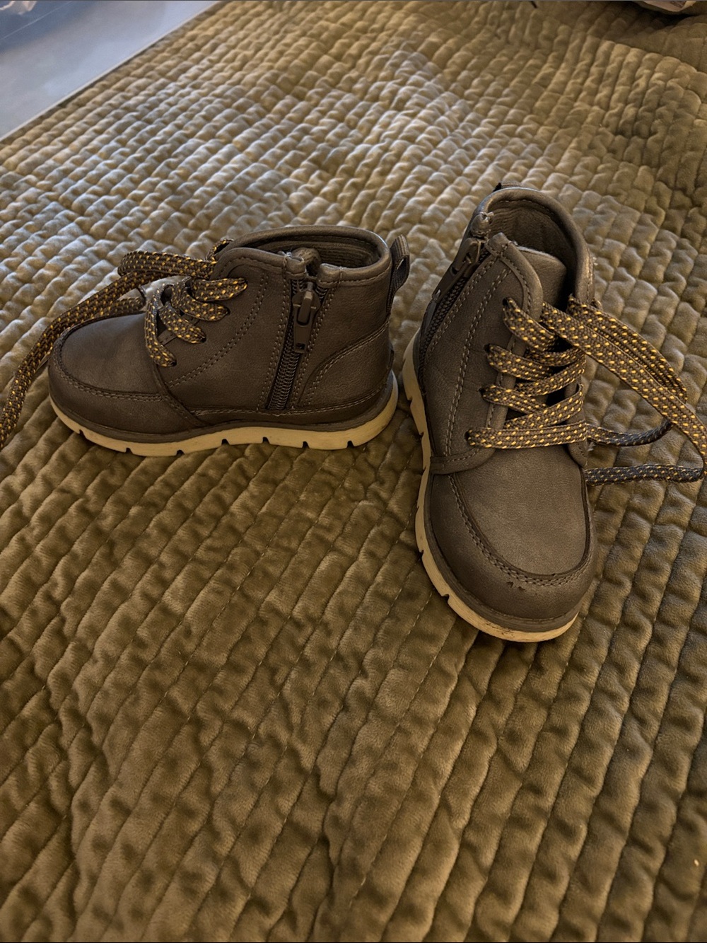Toddler gray boots